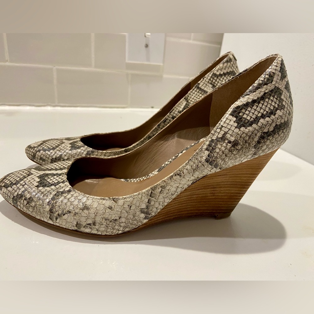 Belle by Sigerson Morrison Snakeskin Wedges 7.5
